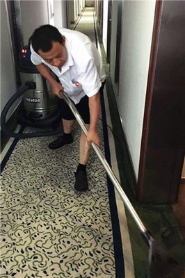 風(fēng)雨兼程 中國人民大學(xué)后勤集團(tuán)為師生撐起堅(jiān)實(shí)“保護(hù)傘”